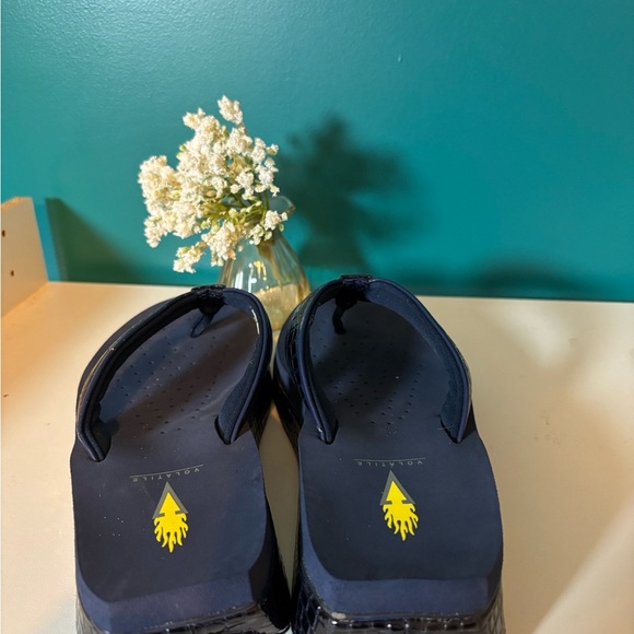 Volatile Mini Croco Dark Blue Sandals Flip Flops with Textured Strap - Picture 5 of 9